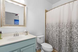 Enchanting 3 Bedroom Home Waterfront Pool and Spa - 6