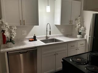 Modern 1BR Porchlight retreat - 5