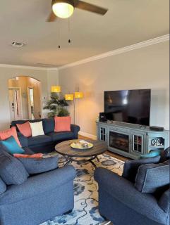 Beautiful 3 Bedroom Home - 6