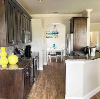 Beautiful 3 Bedroom Home - 7