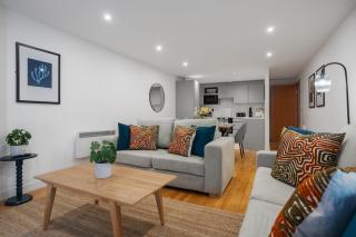 Stunning Central 2 bed Apt, 2 Baths - 0