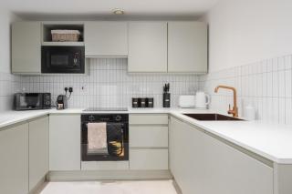 Stunning Central 2 bed Apt, 2 Baths - 6