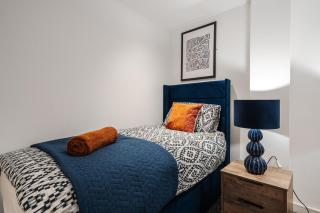 Stunning Central 2 bed Apt, 2 Baths - 1