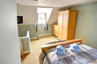 Lighthouse Cottage - 2