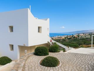 Private villa full view for up to 10 vacationers - 0