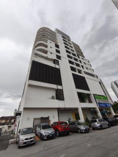 RoomB w attached bathroom w bathtub - 5