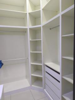 RoomB w attached bathroom w bathtub - 2