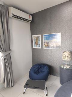 RoomB w attached bathroom w bathtub - 1