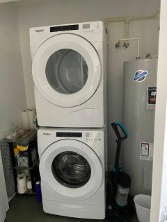 Luxury Downtown Apt with Parking, Gym, and Indoor Pool - 3