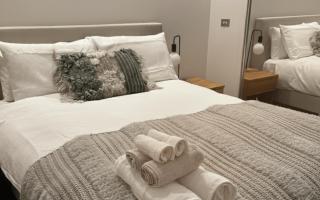 Spacious 2BDR Apt Modern City Living in CBD - 1