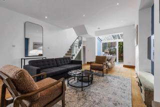 Beautiful 3-Bedroom House with Garden and Rooftop Retreat - 3