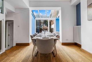 Beautiful 3-Bedroom House with Garden and Rooftop Retreat - 1