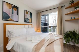 Apto Batel 4 Pessoas 01 Vaga no Estacionamento - 0