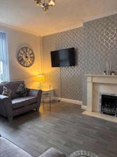 Chestnut Lodge - a woodland escape near the city! - Bradford - 0