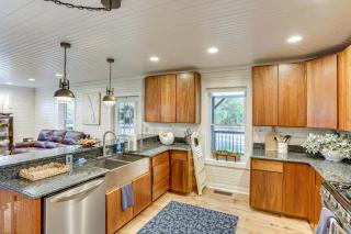 Walk to Marina and Beach Charming Home in Hardin - Aurora - 5