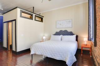 Convenient Couples Retreat in Dtwn Marshall! - 9