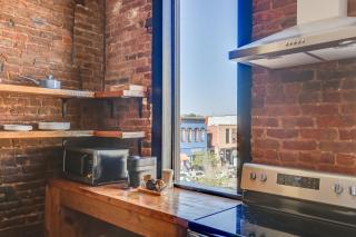 Convenient Couples Retreat in Dtwn Marshall! - 6