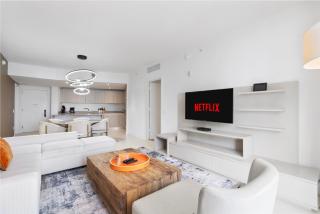 Luxury Oceanview Condo at Lyfe Resort - STEPS TO THE OCEAN, HOT TUB AND ROOFTOP POOL - 7