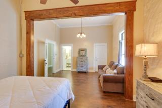 Shop, Dine and Unwind Dtwn Marshall Studio! - 3