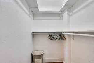 Shop, Dine and Unwind Dtwn Marshall Studio! - 2