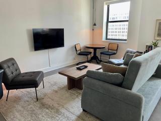 Luxury Downtown Apt with Parking, Gym, and Indoor Pool - 0