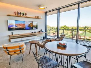 Bright and Modern Studio, High Speed WiFi - 5