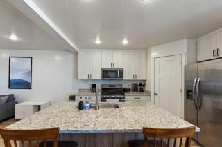 Trailside C - 3 BR Basecamp - Trails - Propane grill - Pet friendly - 3
