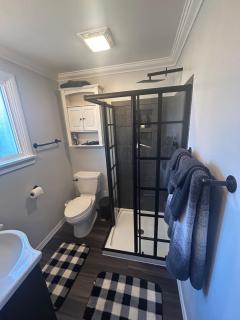 PNW Studio Getaway for Couples with Hot Tub - 4