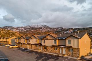 Trailside D - New 3BR home - Trails nearby - Pet friendly - BBQ grill - 0