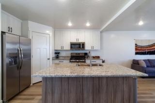 Trailside D - New 3BR home - Trails nearby - Pet friendly - BBQ grill - 8