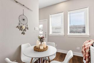 Poetic 1BD Ground Lvl - 3