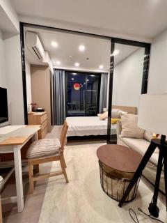 In Unit Workspace Gym and Infinity Pool MRT 200m - 4