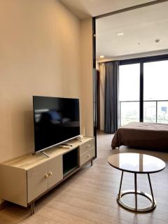 40th Fl Skyview with Standing Desk Pool and Gym - 1