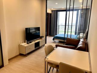 High Floor Apt with Large Living Room Pool and Gym - 0