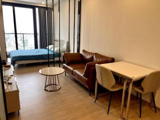 High Floor Apt with Large Living Room Pool and Gym - 3