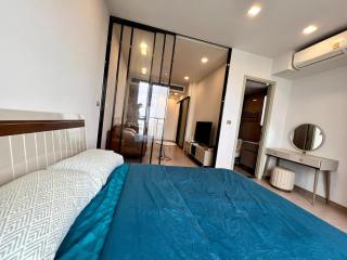 High Floor Apt with Large Living Room Pool and Gym - 2