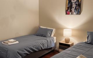 Modern Comfy Chic City Apartment in CBD Prime Spot - 8