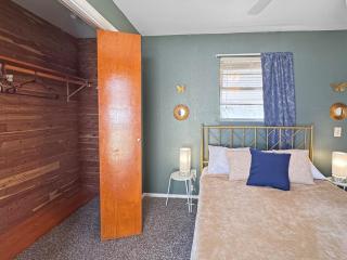 Brownfield BlueBird House - 6 bedrooms - 8