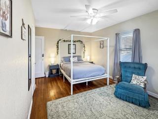 Brownfield BlueBird House - 6 bedrooms - 4