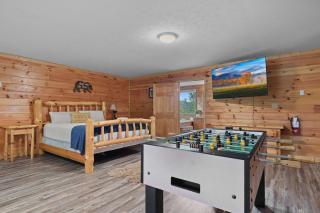 Cozy Cabin Sleeps 10 Hot Tub Pool Table Arcade - 3