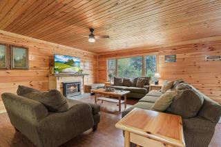 Cozy Cabin Sleeps 10 Hot Tub Pool Table Arcade - 2