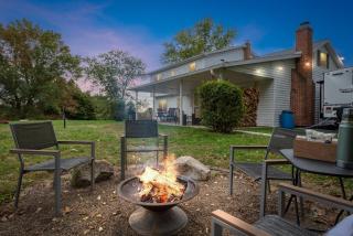 Family Escape with Yard, Fire Pit and EV Charger - 8