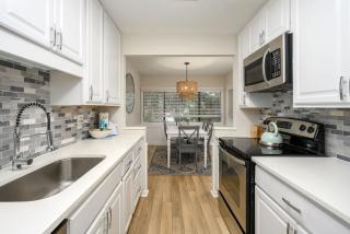 3BR Sleeps 8 Walk to Beach Pool Access - 6