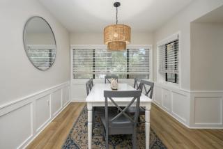 3BR Sleeps 8 Walk to Beach Pool Access - 4