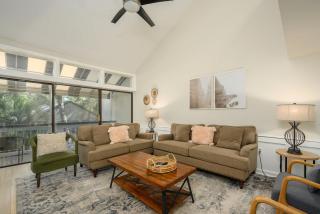 3BR Sleeps 8 Walk to Beach Pool Access - 1