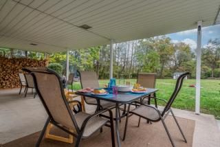 Family Escape with Yard, Fire Pit and EV Charger - 5