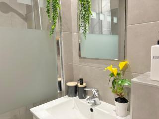 Logement haut de gamme climatisé, à proximité immédiate de la gare-Air-Conditioned, Near Train Station - 5