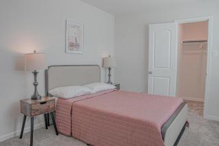 Luxurious Private Room, Parking, Garden, Close to Downtown Dallas - 3
