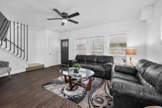 Stylish Family Retreat – 10 Guests Parking - 9