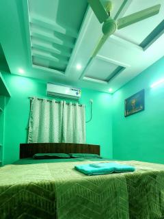 Rushitha HOMESTAY, NEAR TO ALIPIRI , AC ROOMS - Tirupati - 1